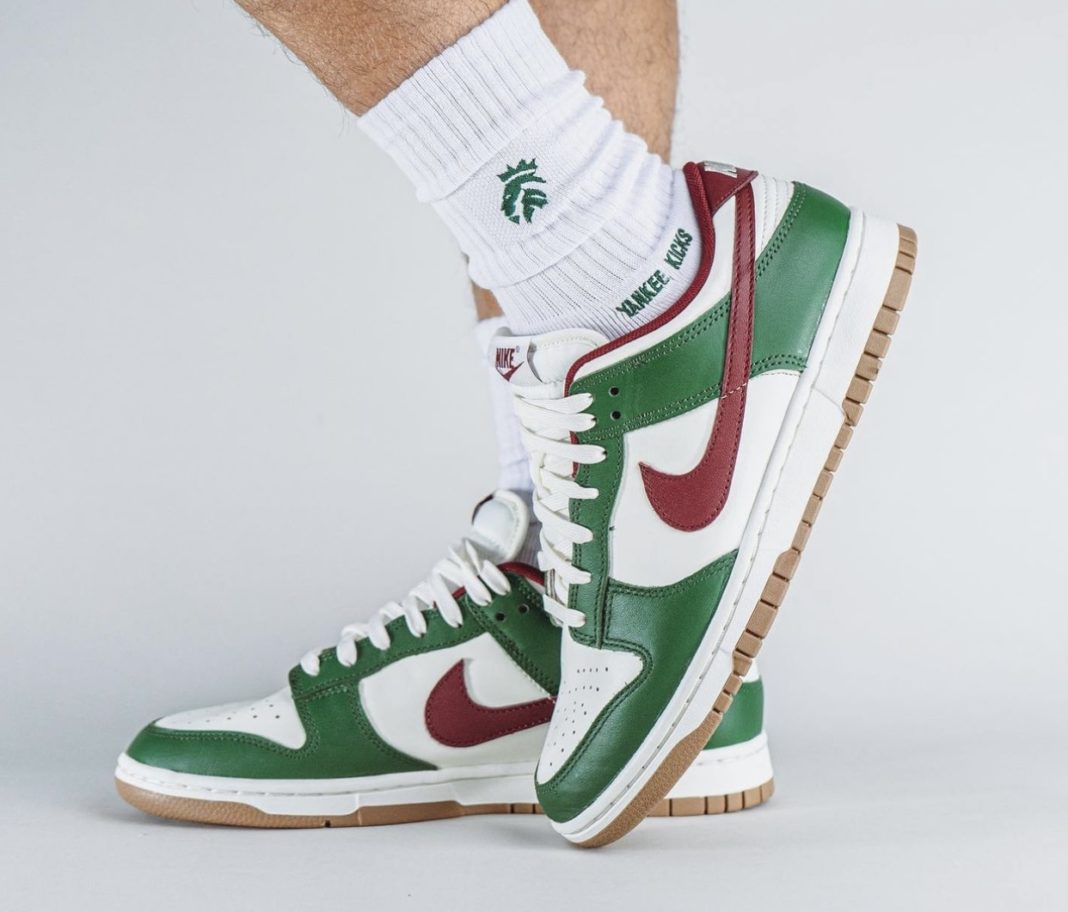 gorge green dunks