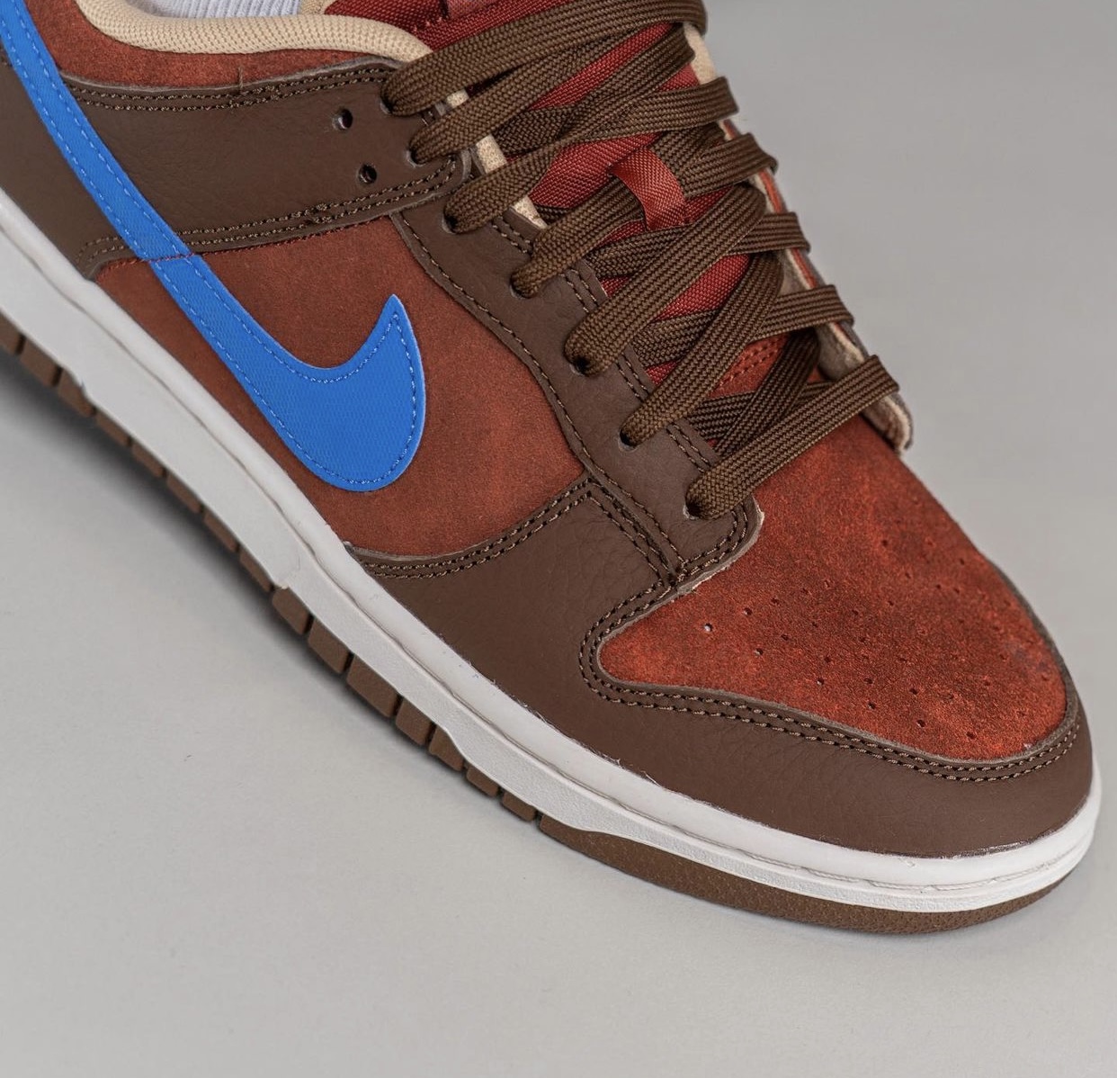 Nike Dunk Low Mars Stone Comet Blue DR9704-200 Release Date On-Feet