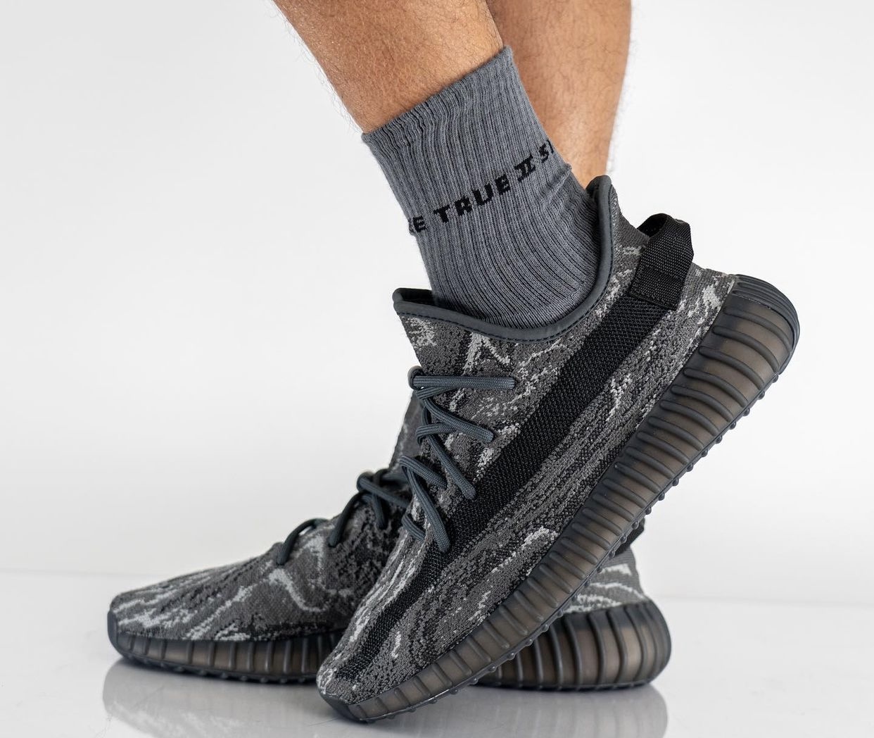 adidas Yeezy Boost 350 V2 Dark Salt ID4811 Release Date | SBD