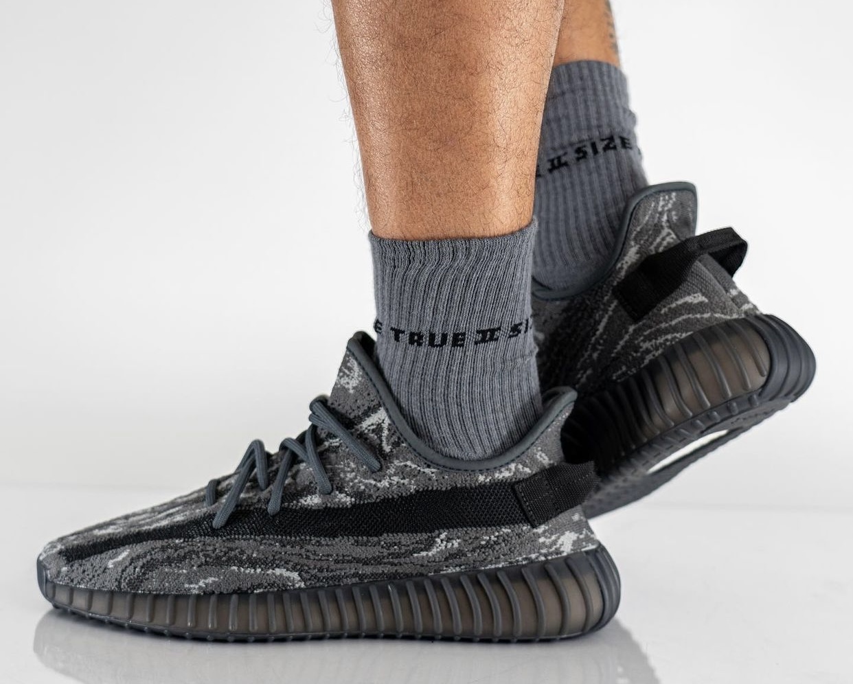 adidas Yeezy Boost 350 V2 Dark Salt ID4811 Release Date SBD