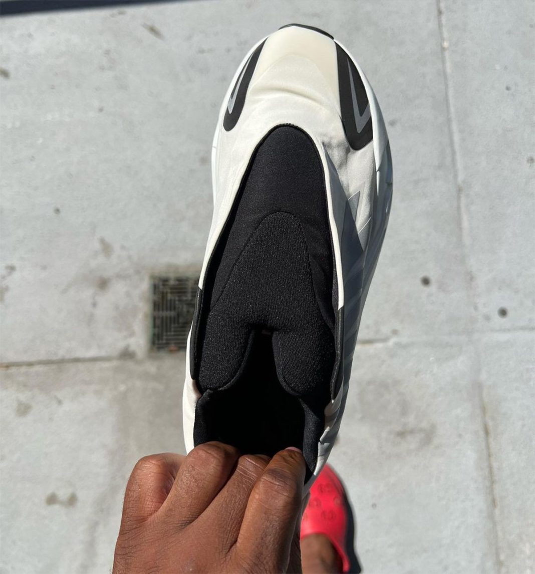 adidas Yeezy Boost 700 MNVN Laceless Analog IG4798 Release Date | SBD