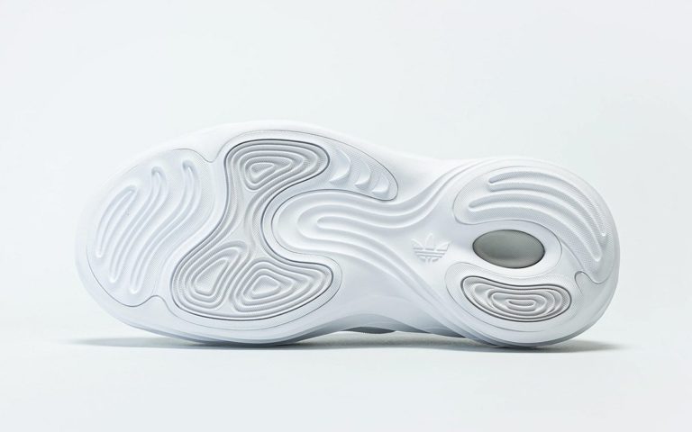 adifom q white grey