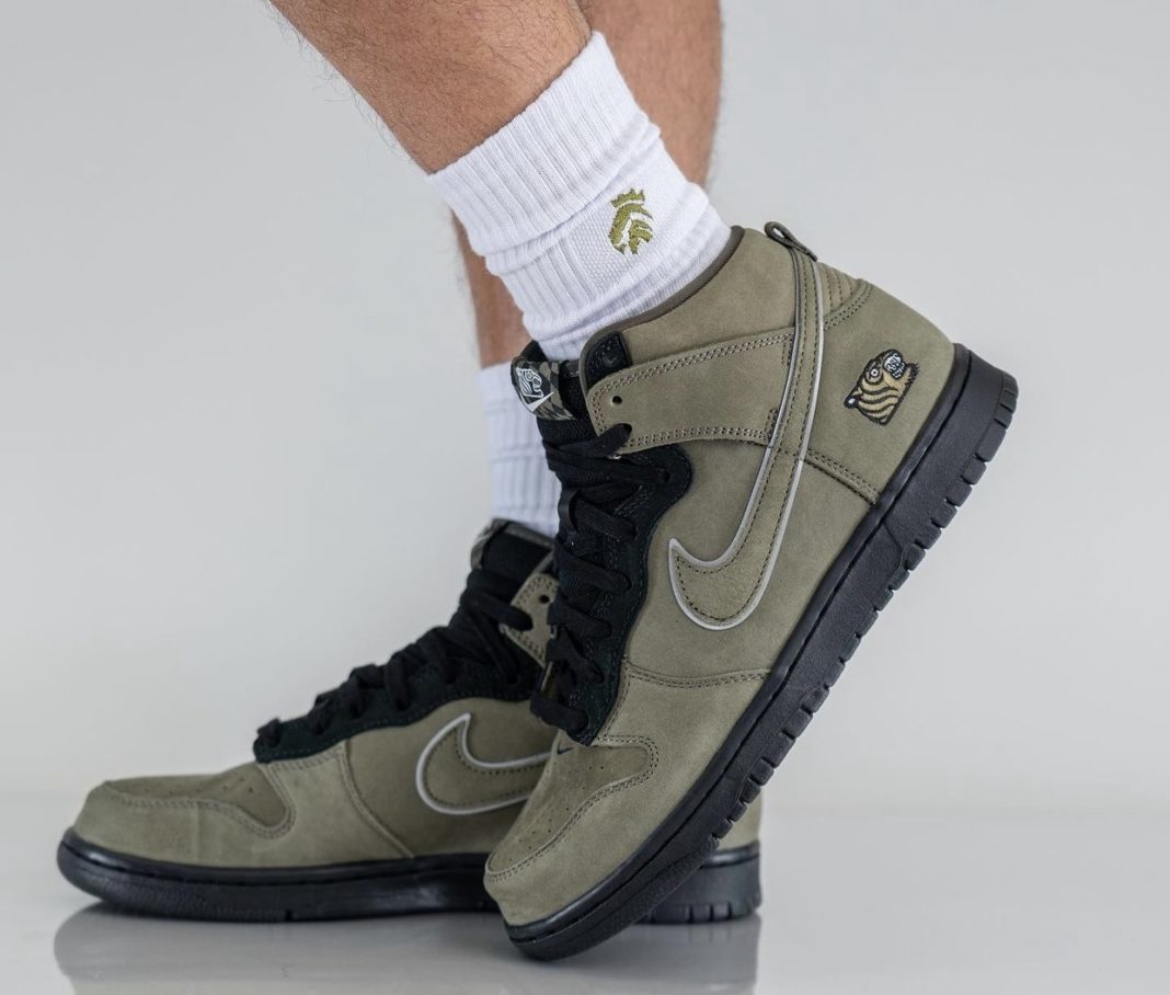 nike dunk high on feet