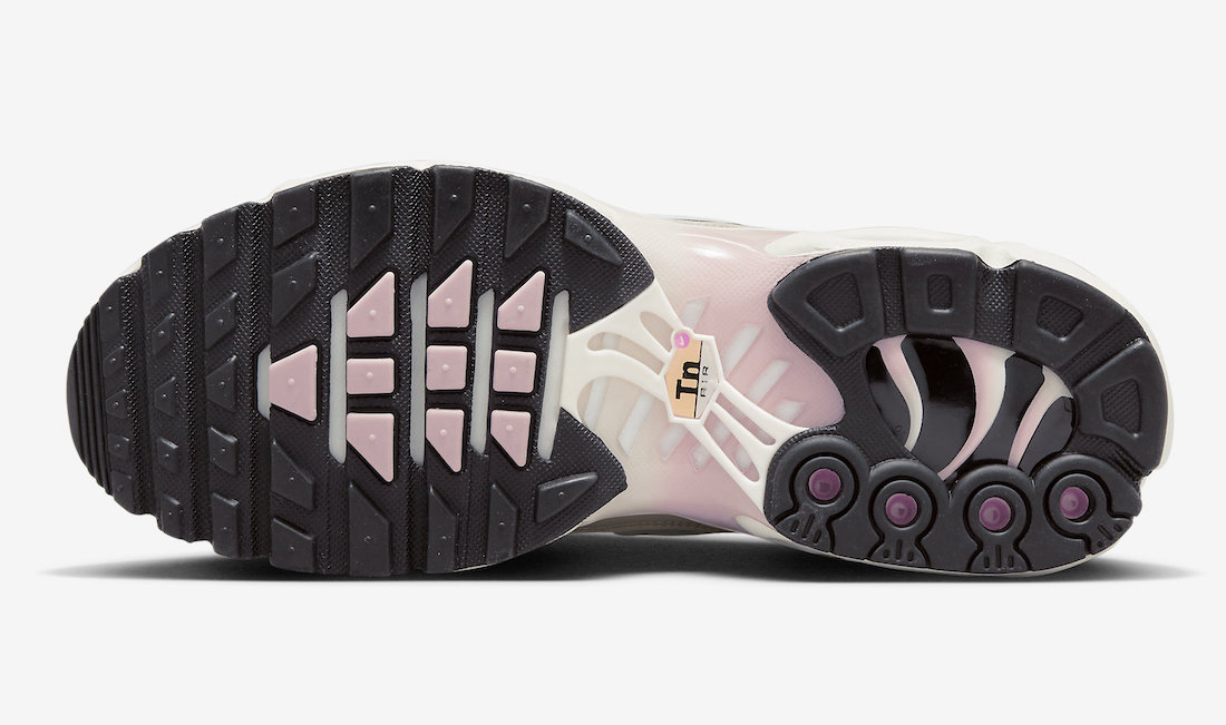 Nike Air Max Plus Surface in Sandrift and Pink Oxford
