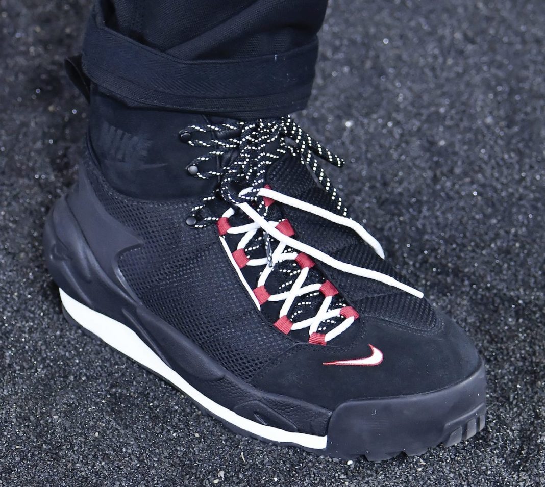 sacai nike foot locker