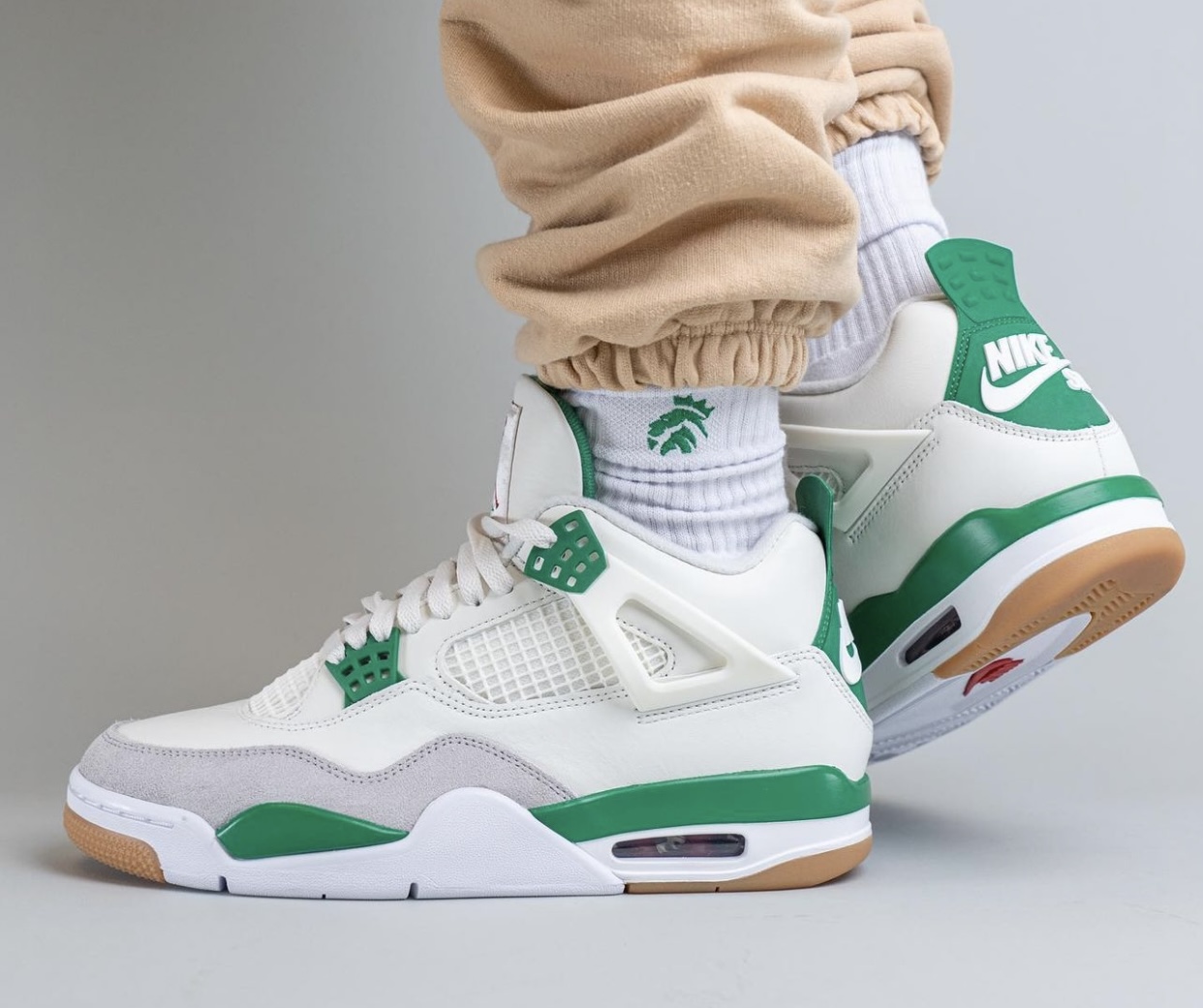 新品JORDAN 4☓NIKE SB PINE GREENスニーカー-