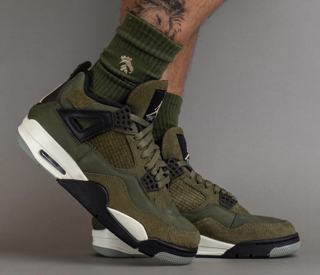 Air Jordan 4 Craft Medium OliveOn-Foot