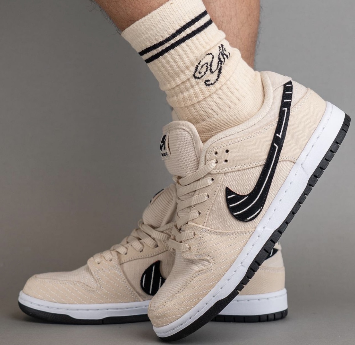 Albino Preto Nike SB Dunk Low On-Feet