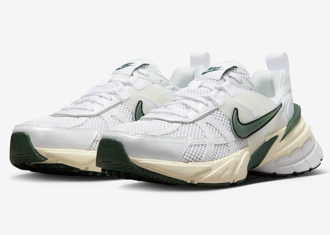 Nike Runtekk Appears in White and Green
