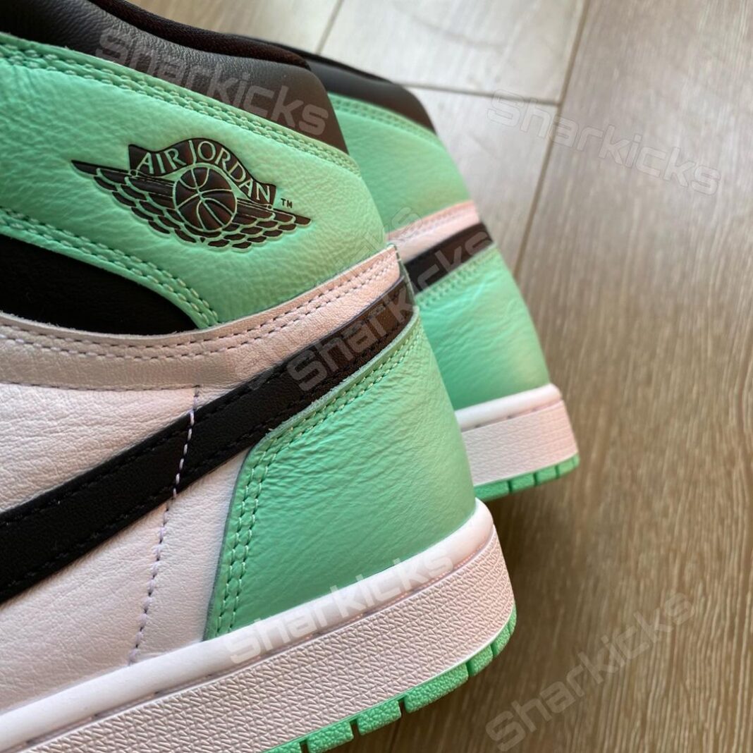 Air Jordan 1 High OG Green Glow DZ5485130