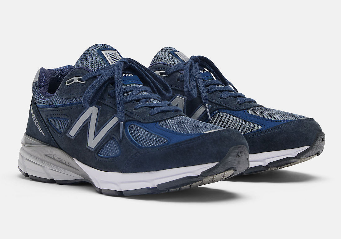 New Balance 990v4 Surfaces in “Navy”