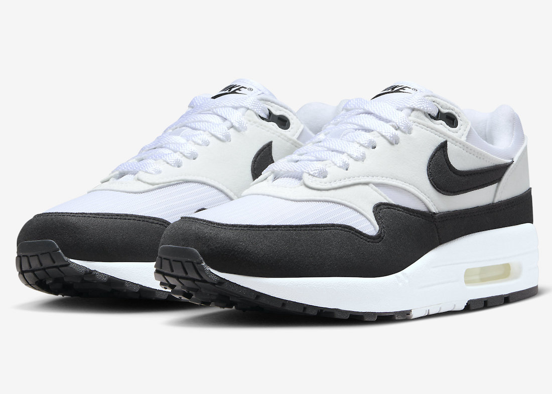 Official Photos of the Nike Air Max 1 “Black/White”