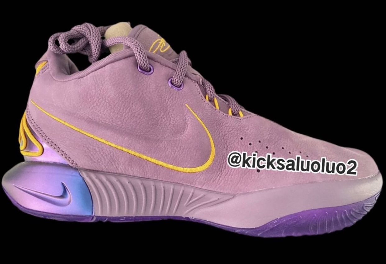 First Look: Nike LeBron 21 “Violet Dust”