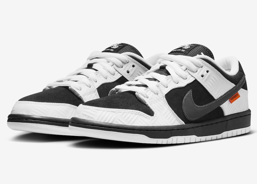 Nike dunks hotsell black tumbled leather