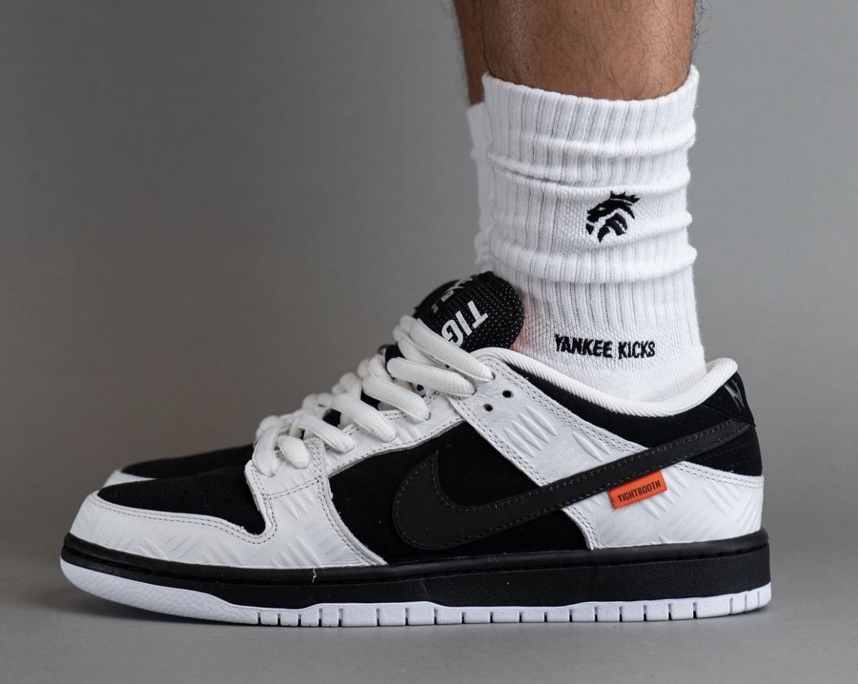 TIGHTBOOTH x Nike SB Dunk Low FD2629 - 100 - nike air zoom elite 8