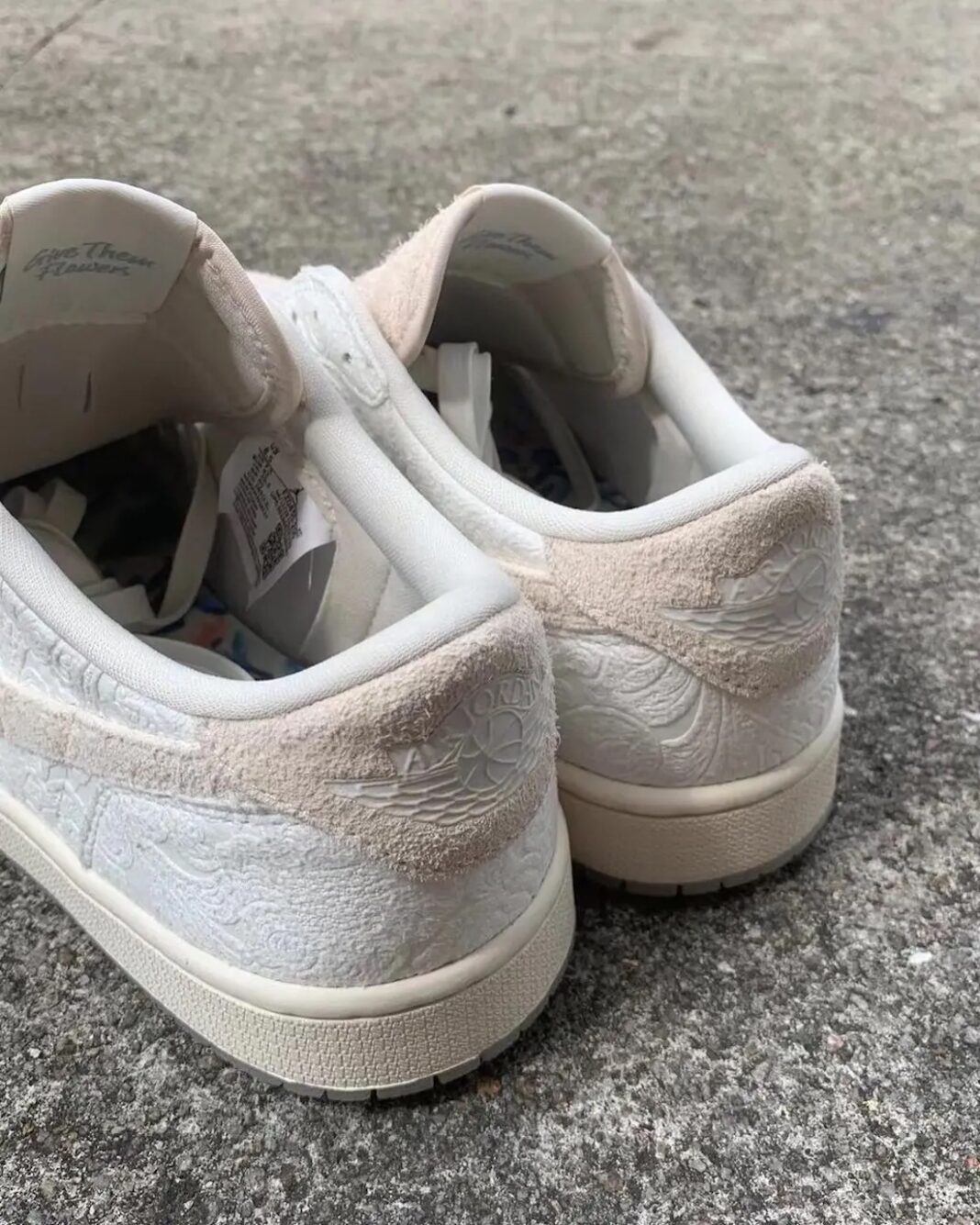 chris paul jordan 1 low