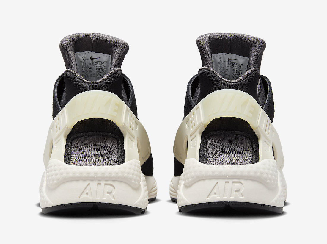 Cream-colored heels of the Anthracite Air Huarache