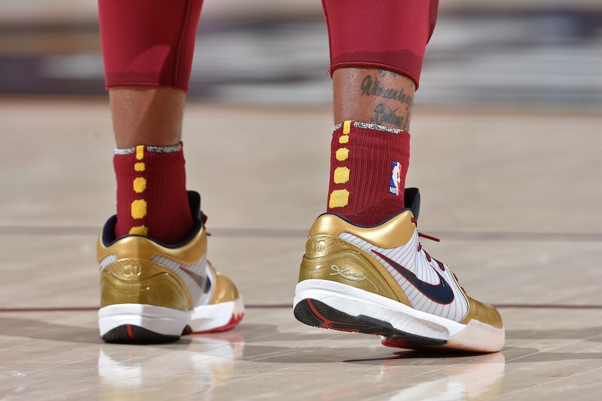 Nike Kobe 4 Gold Medal On Feet