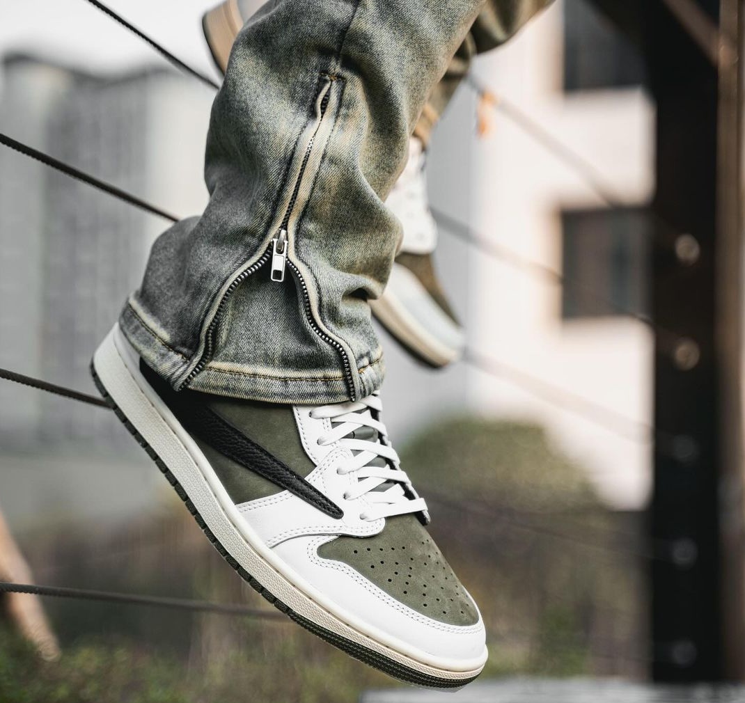 Travis Scott × Air Jordan 1 Low Olive - 靴