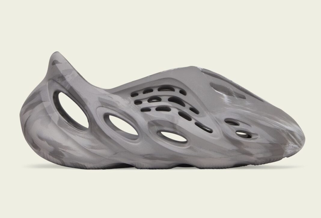 adidas speedfactory Yeezy Foam Runner MX Granite IE4931 1068x728