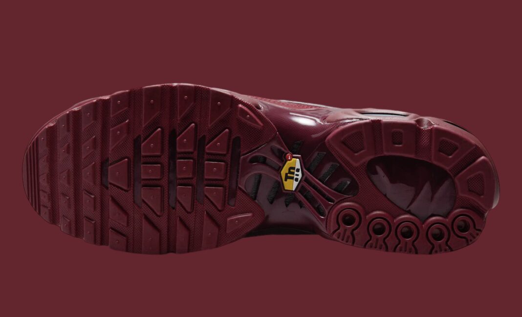 Este é O Nike Air Max Plus Tiempo “Team Red/Sail” • RAPGOL | Rap E