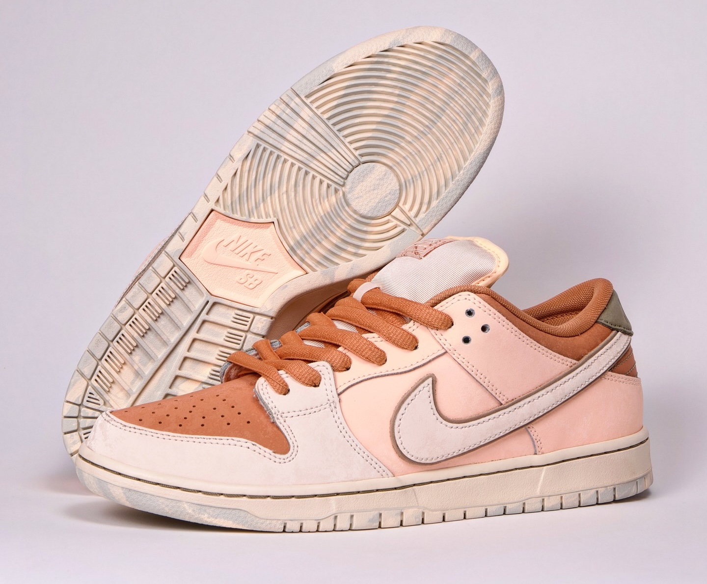 Nike SB Dunk Low City of Dreams Trocadero Gardens FV5926 200 3