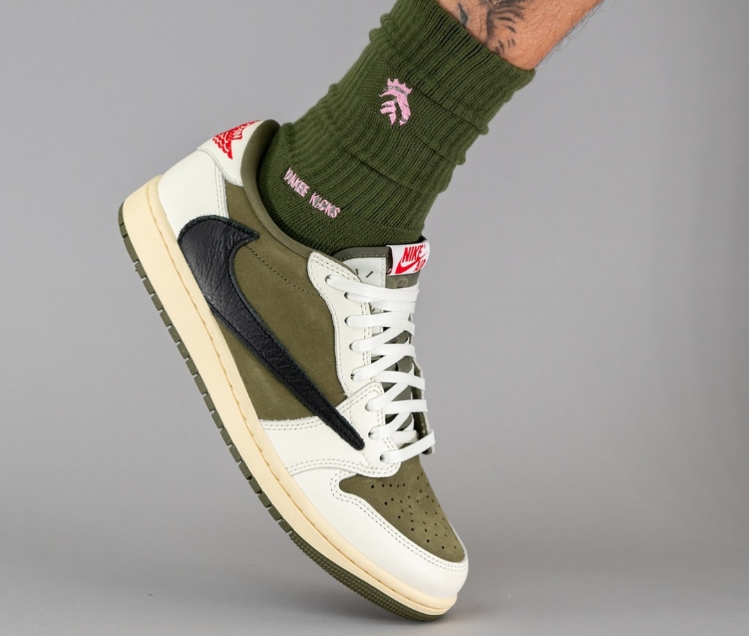 Travis Scott x Air Jordan 1 Low OG Medium Olive DM7866-200