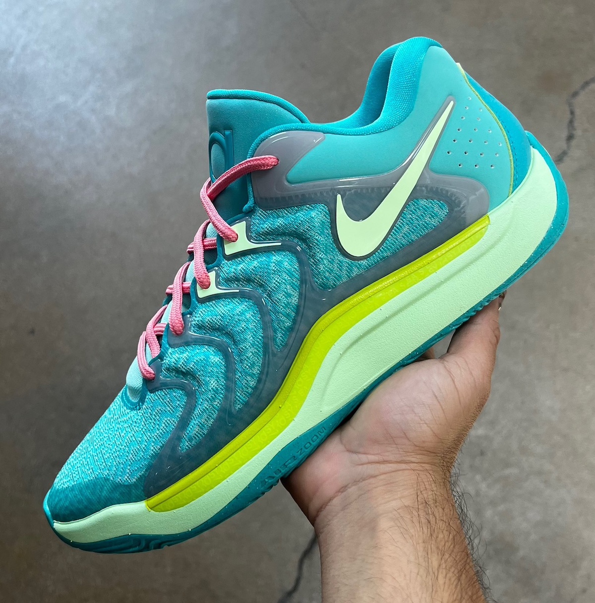 Jonquel Jones nike haan KD 17 Bahamas HM5732 300 1