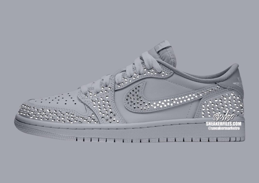 Swarovski X Air Jordan 1 Low OG Stealth HM9208 001 swarovski-x-air-jordan-1-low-og-stealth-hm9208-001