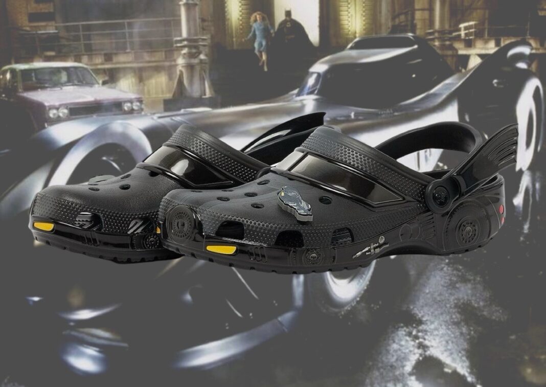 Batman x Crocs Classic Clog Batmobile 210219 001