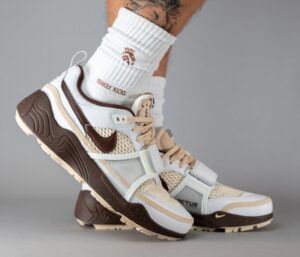 Travis Scott x Nike Zoom Field Jaxx Light Chocolate HQ3073-100