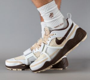 Travis Scott x Nike Zoom Field Jaxx Light Chocolate HQ3073-100