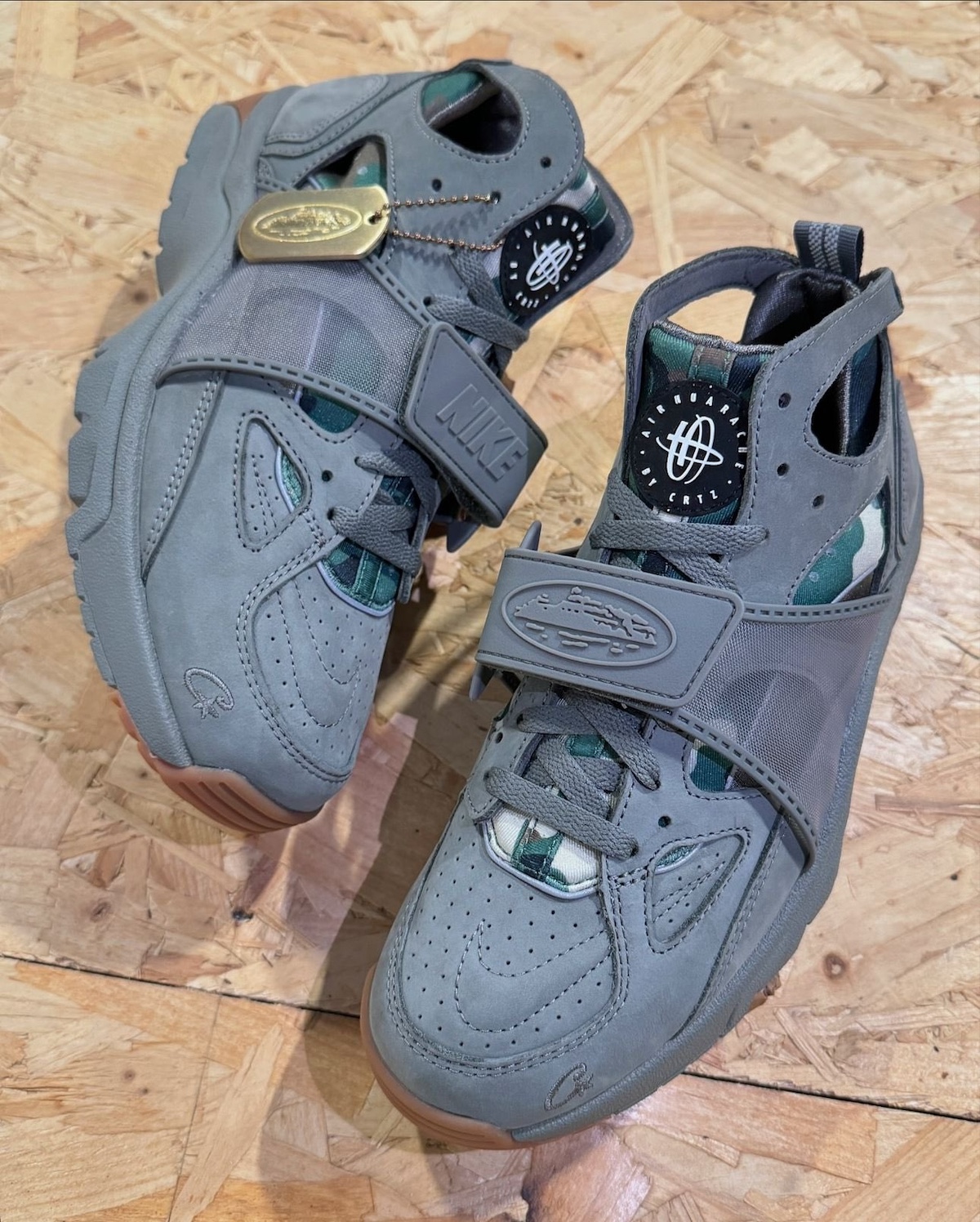 Corteiz Nike Air Trainer Huarache Flat Pewter