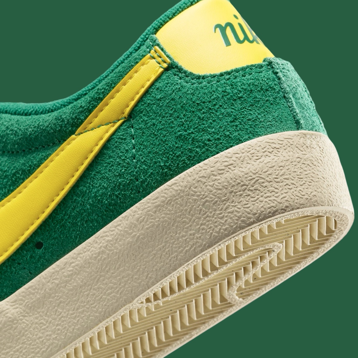 Nike Blazer Mid 77 Oregon FQ8060 301 7