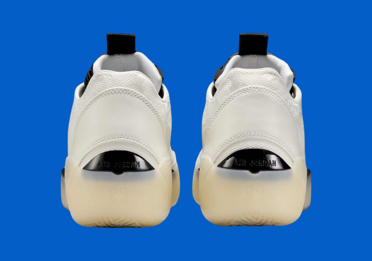 Air Jordan 39 Sail FQ0213-104
