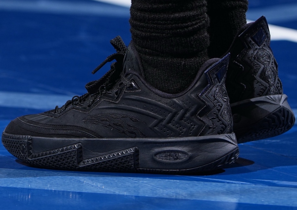 Kyrie Irving trägt ANTA KAI 2-Prototyp