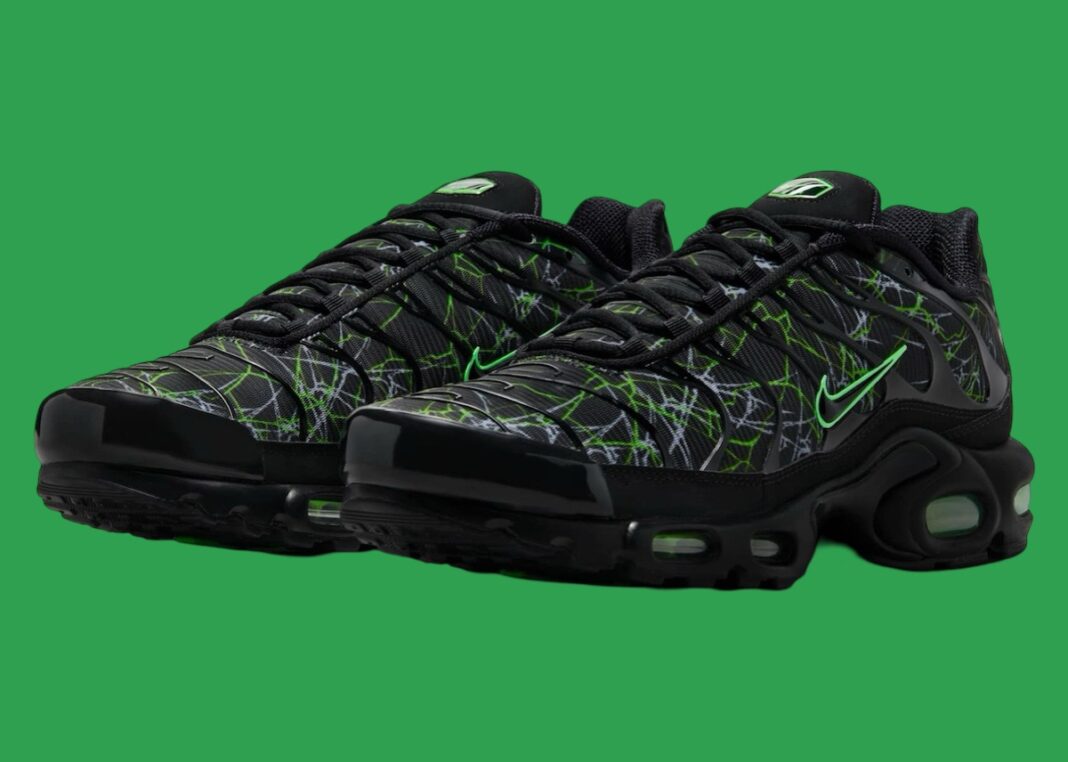 ◆正規品◆NIKE AIR MAX PLUS BLACK GREEN STRIKE◆関税込◆人気 Nike Air Max Plus Black Green Strike Men's - DM0032-024 - US