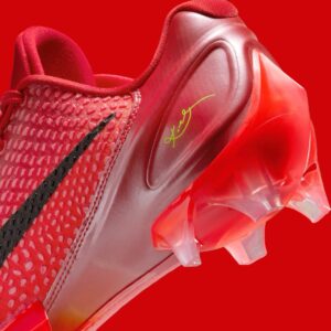 kobe 6 grinch mismatch cleats