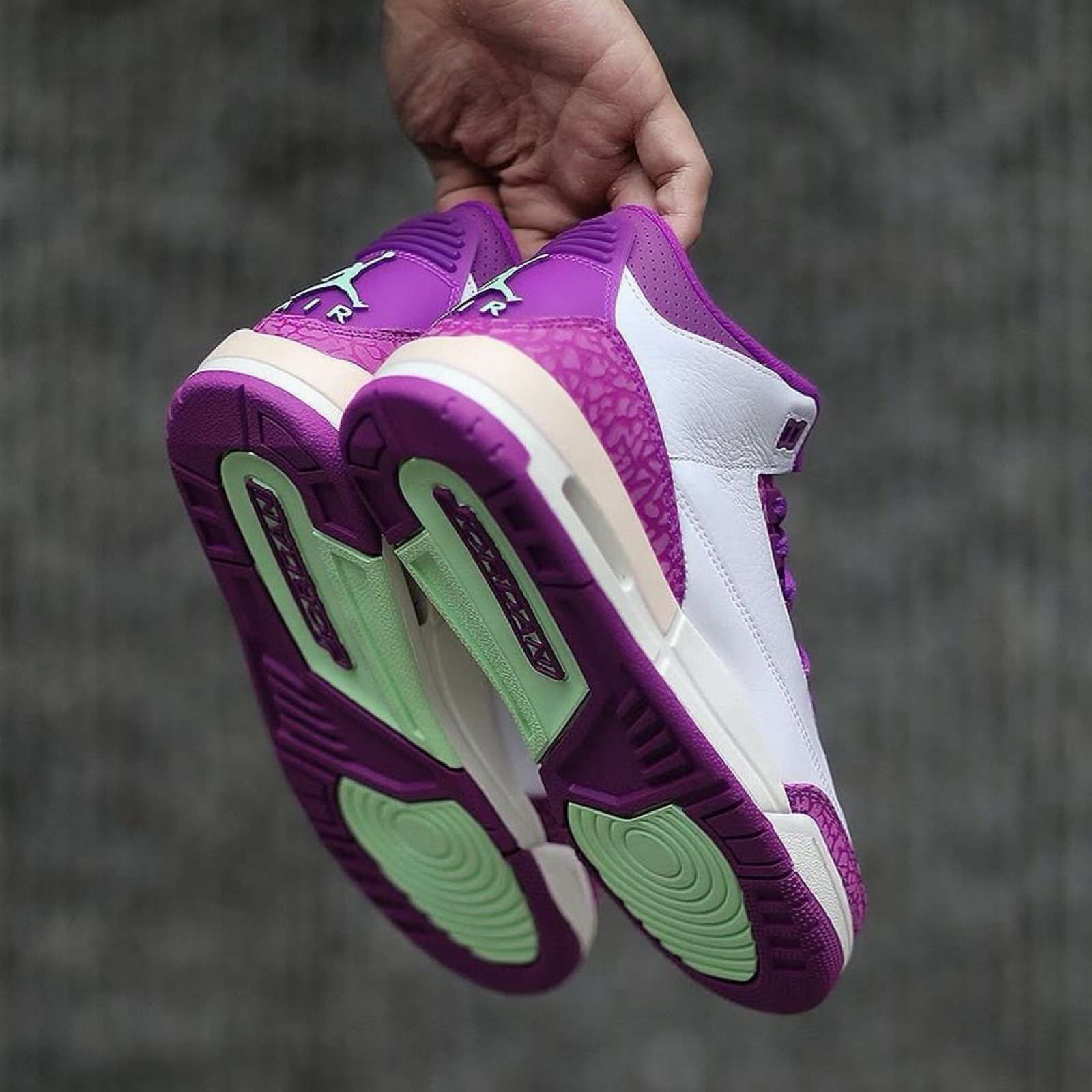 Sole of Air Jordan 3 Vivid Purple revealing Vapor Green and Purple outsole design