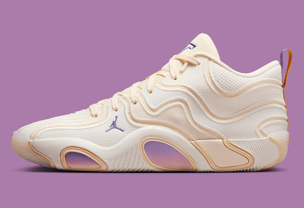 Side view of the Jordan Tatum 3 Hobbies with dark iris accents
