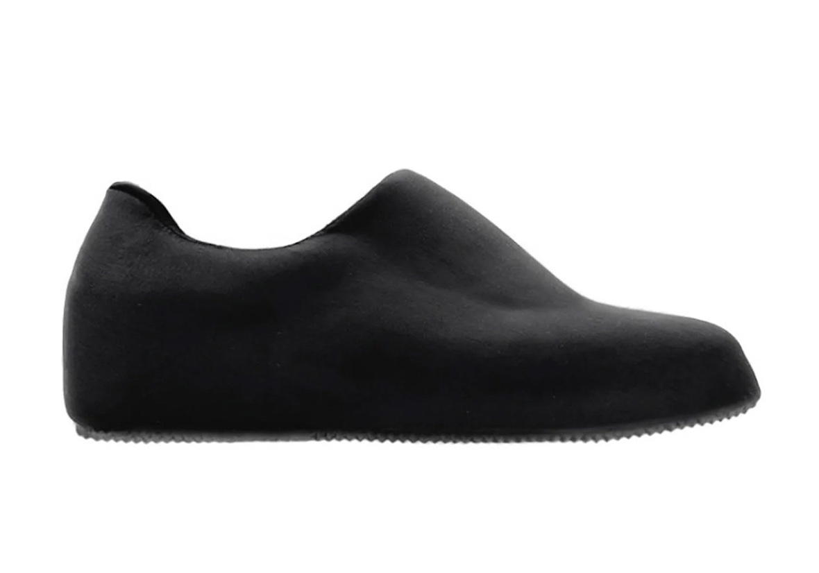 yeezy sl-02 side profile showcasing minimalist black design