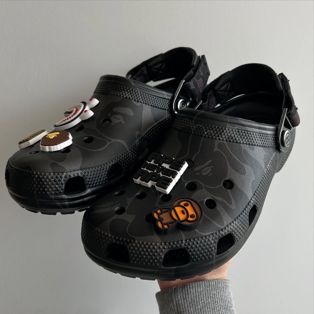 Bape x Crocs Classic Clog “Black Camo” Esclusiva Amici e Famiglia
