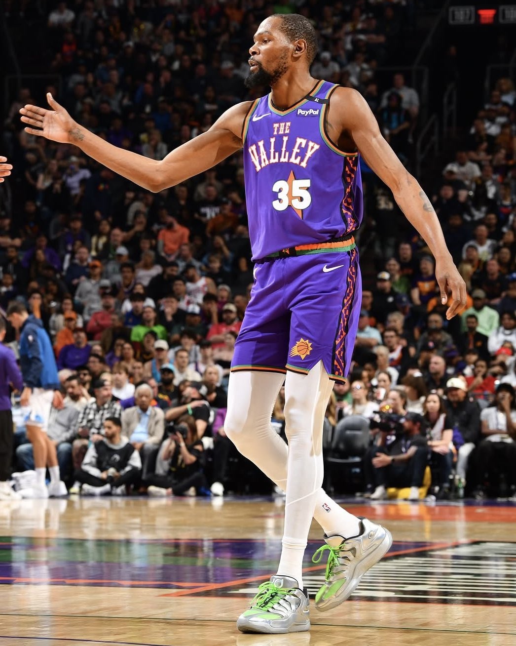 Kevin Durant wearing the Nike KD 18 EYBL during a Phoenix Suns game