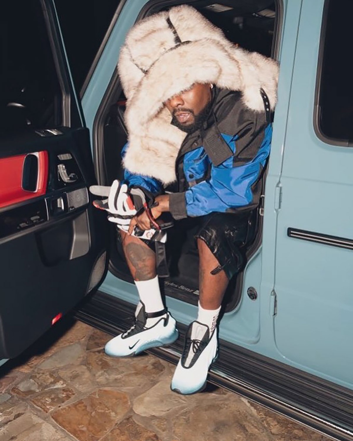 Wale Debutta le Riflessive Nike GT Future Blu
