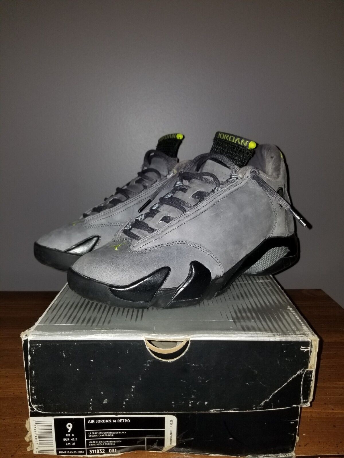 Air Jordan 14 Retro Light Graphite/Chartreuse-Black 2005 release – Side view showcasing grey nubuck upper, black midsole, and chartreuse accents. Displayed on original OG Jordan box, size 9.