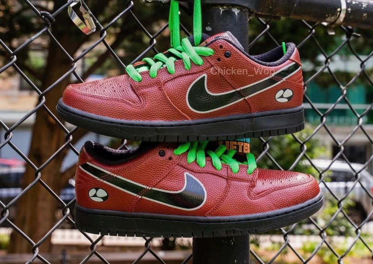 Limosine Skateboards Dunk Low SB Football リモジン ダンク Limosine Skateboards Nike SB Dunk Low | SneakerNews.com