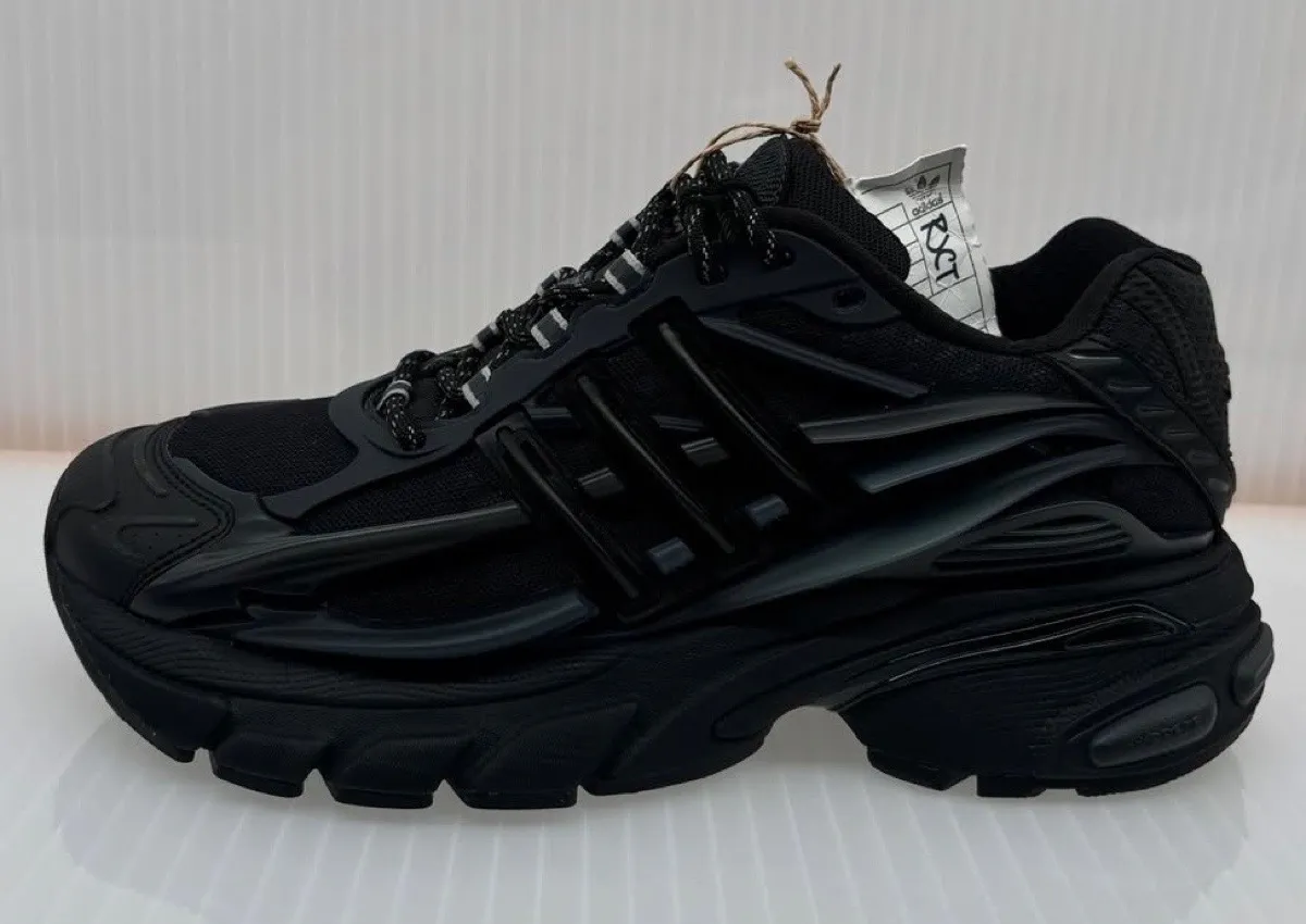 FIRST LOOK: Pharrell x adidas Adistar Jellyfish “Triple Black”