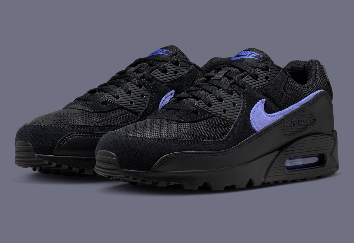 Nike Air Max 90 “Black/Sapphire” Breaks Up The Darkness Just Right