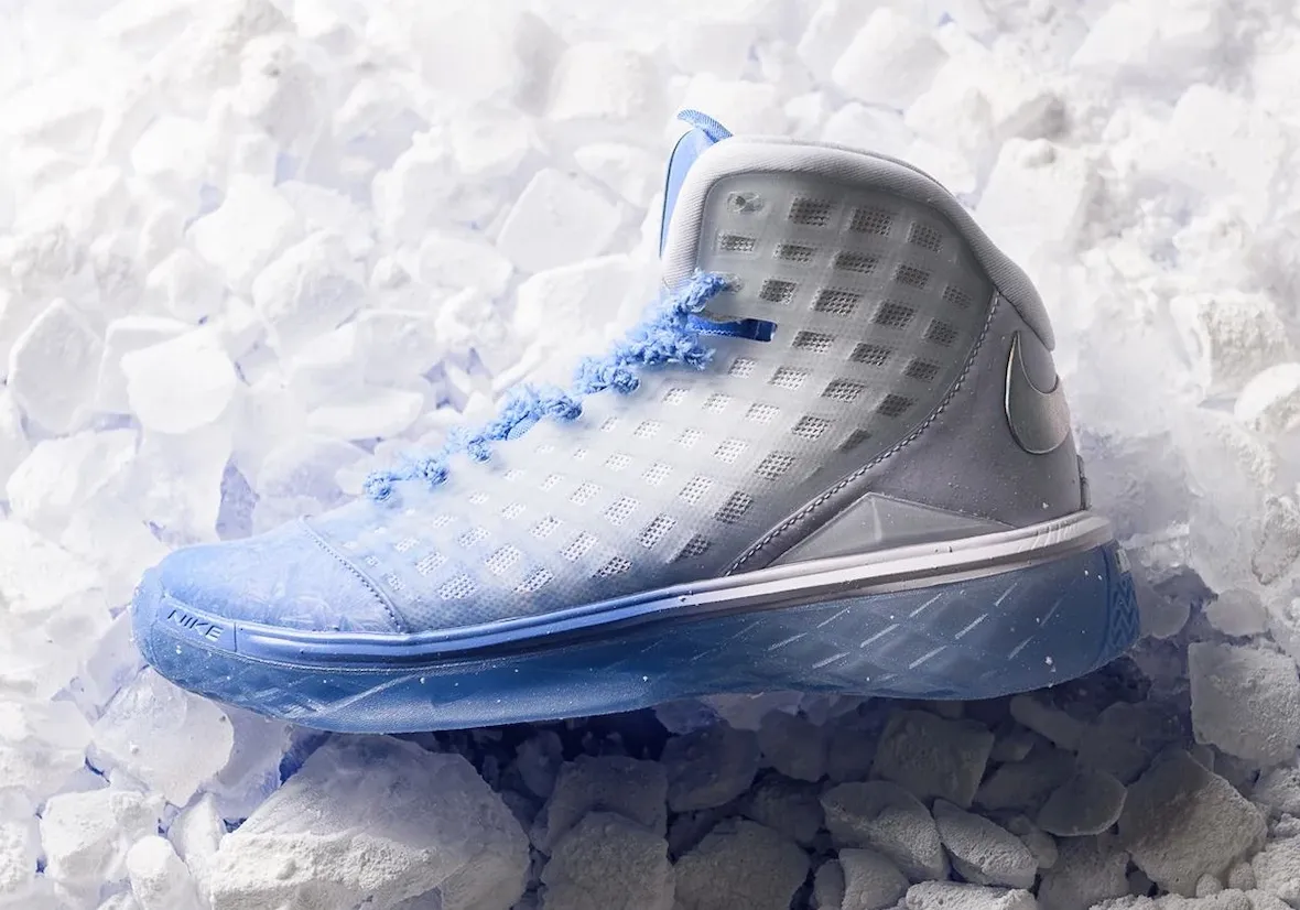 Nike Kobe 3 Protro Christmas “Royal Pulse” Releases December 24th