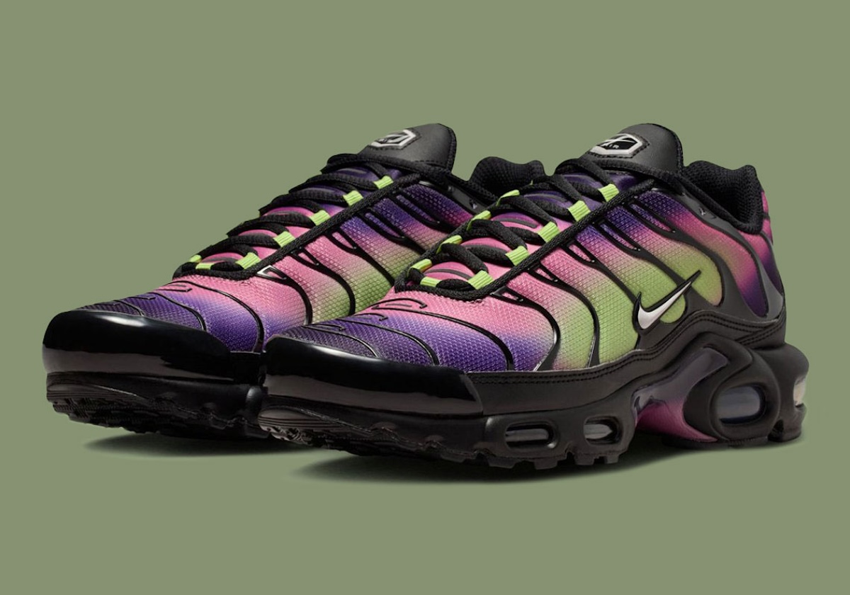 Nike Air Max Plus Resembles The “Northern Lights”